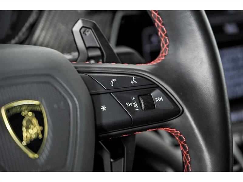 2023 Lamborghini Urus Performante - Image 28 of 31