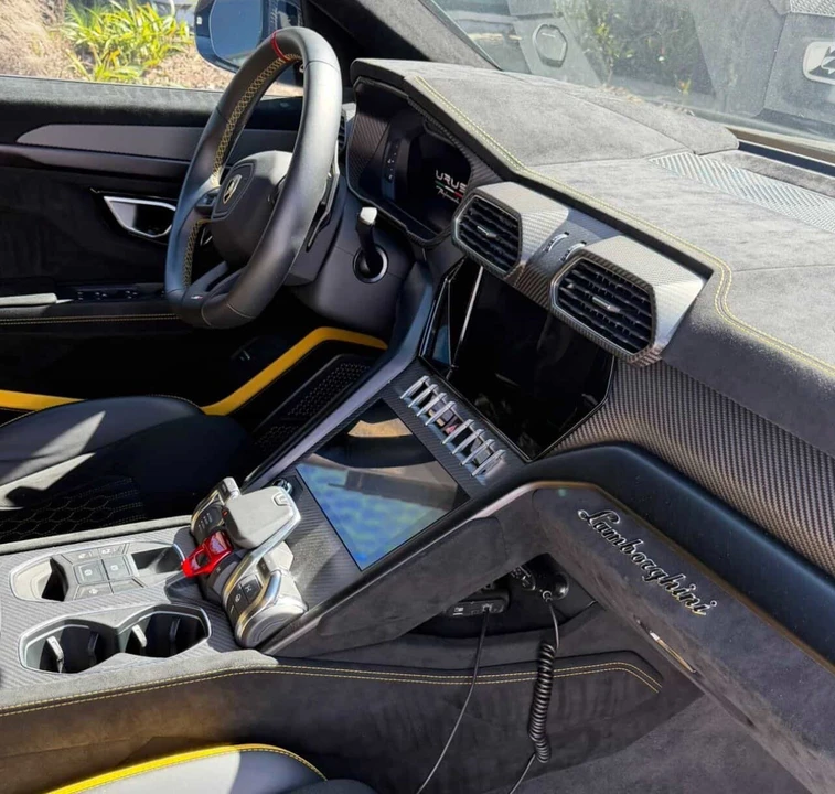 2023 Lamborghini Urus Performante - Image 5 of 27