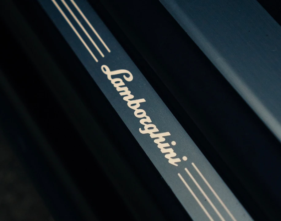 2023 Lamborghini Urus Performante - Image 24 of 27