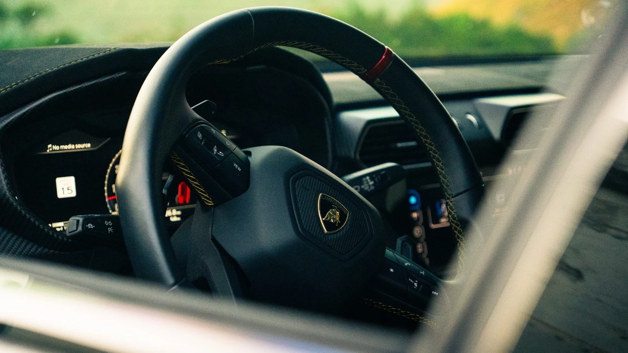 2023 Lamborghini Urus Performante - Image 10 of 27