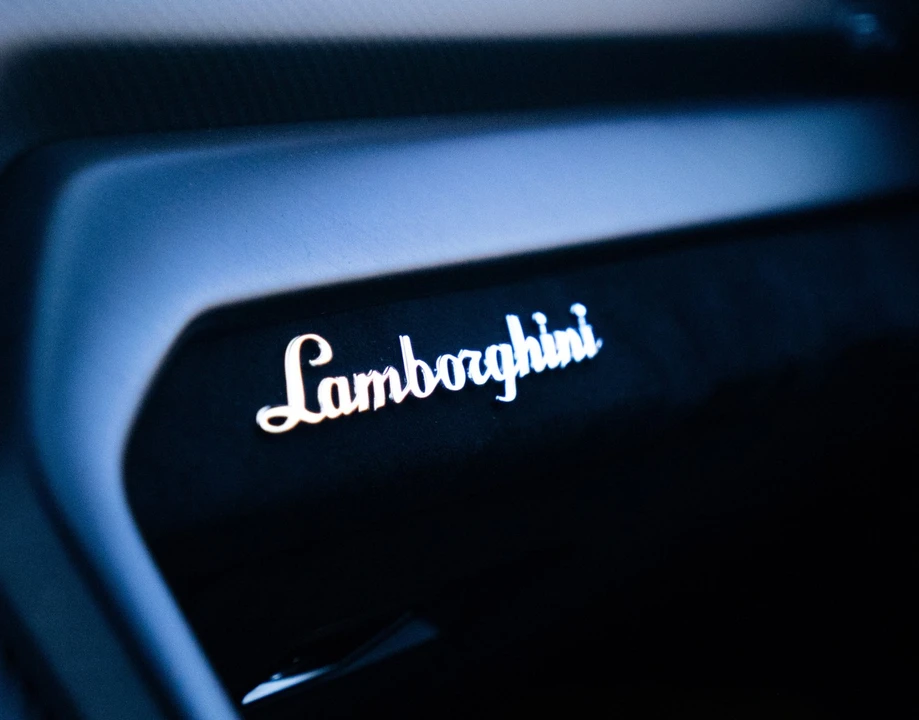 2023 Lamborghini Urus Performante - Image 8 of 21