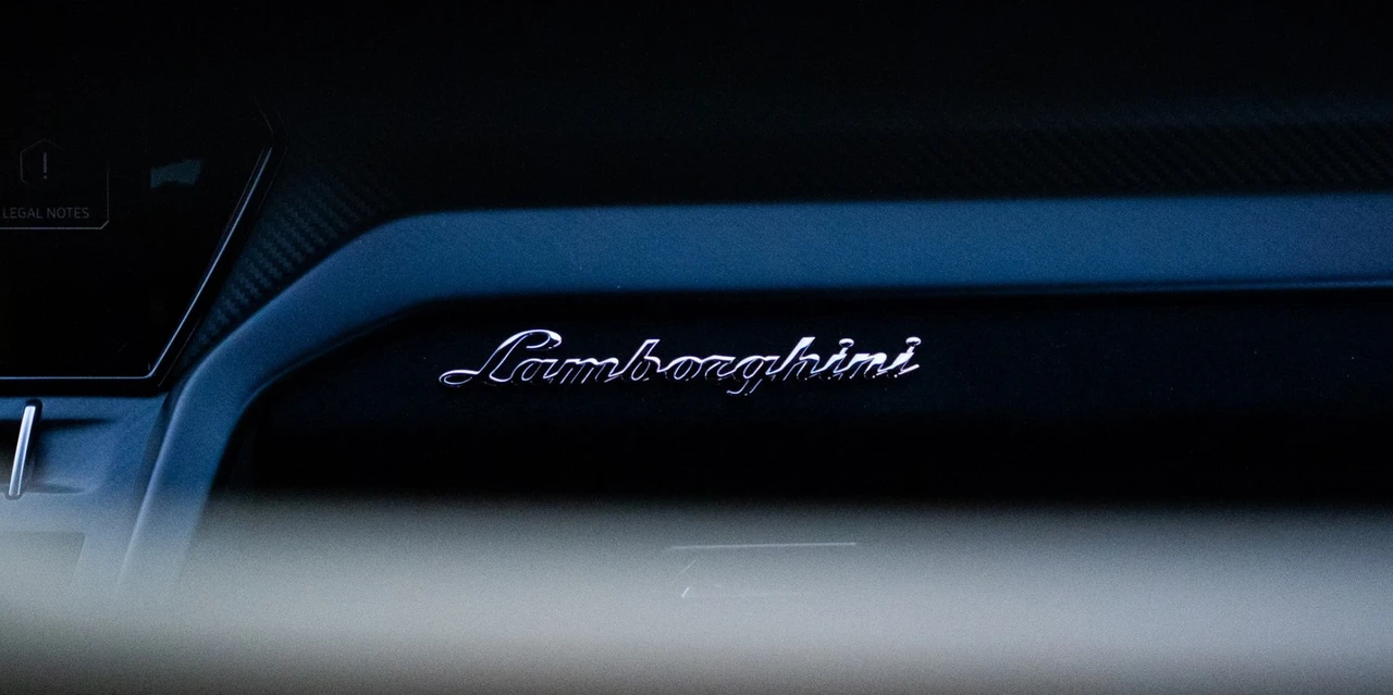 2023 Lamborghini Urus Performante - Image 23 of 27