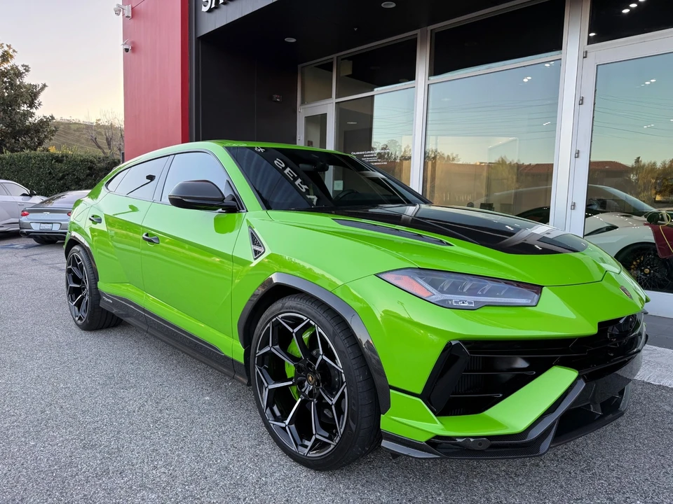 2023 Lamborghini Urus Performante - Image 2 of 21