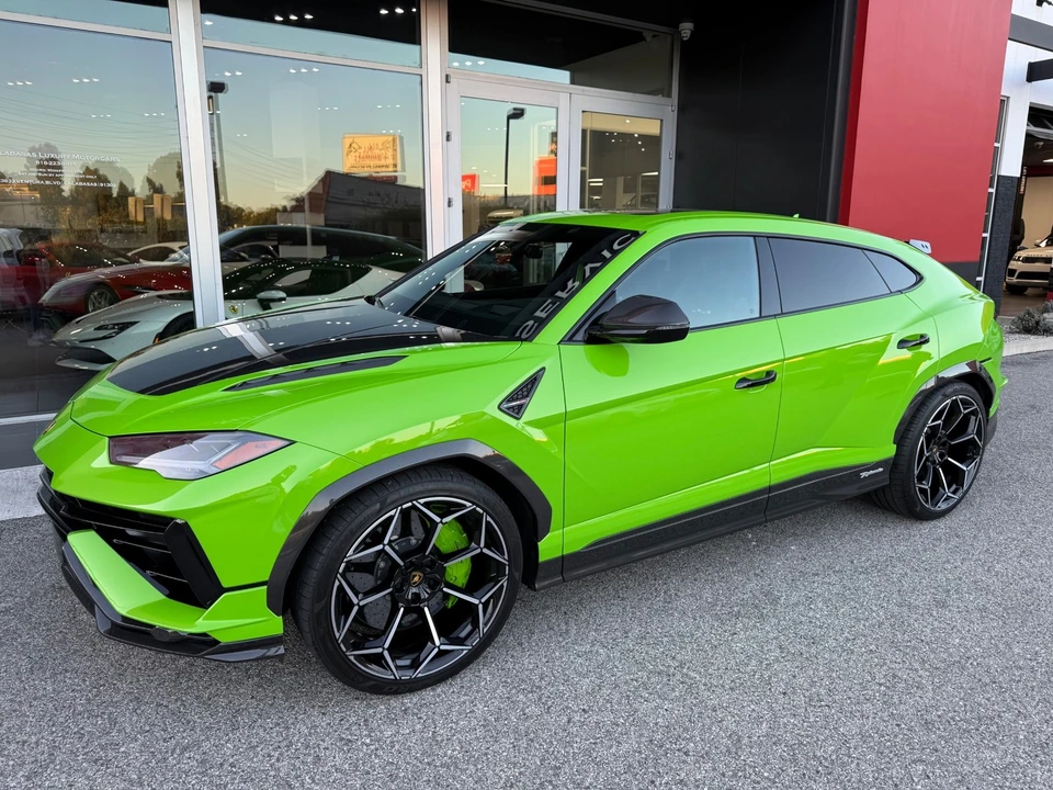2023 Lamborghini Urus Performante - Image 8 of 21