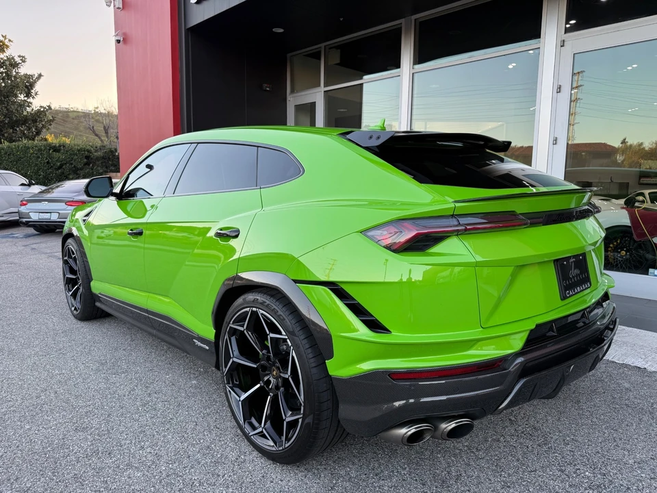 2023 Lamborghini Urus Performante - Image 9 of 21