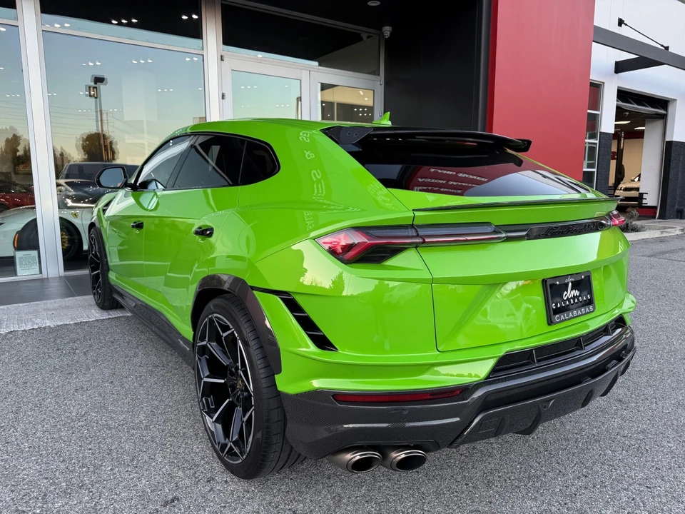 2023 Lamborghini Urus Performante - Image 17 of 21