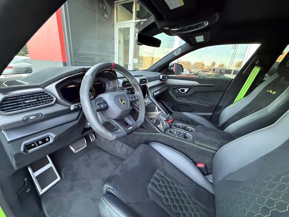 2023 Lamborghini Urus Performante - Image 18 of 21