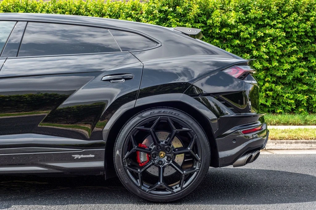 2023 Lamborghini Urus Performante - Image 5 of 12