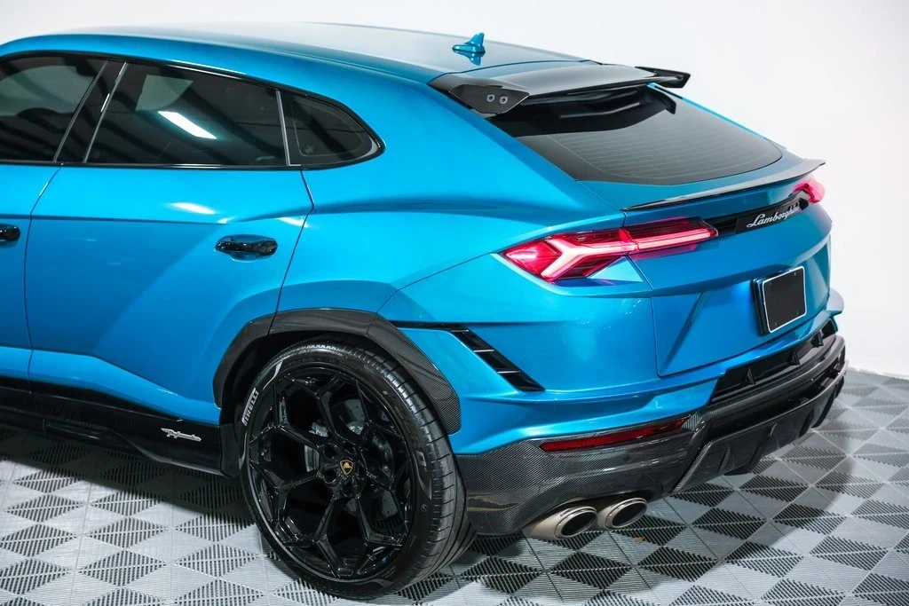2023 Lamborghini Urus Performante - Image 15 of 21