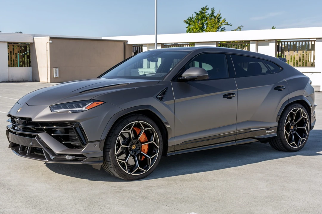 2023 Lamborghini Urus Performante - Image 1 of 31