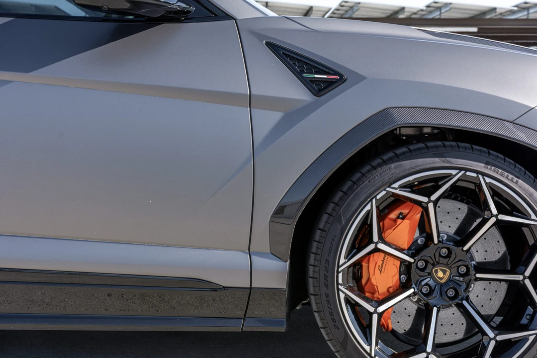 2023 Lamborghini Urus Performante - Image 16 of 31