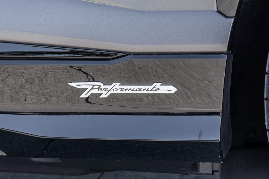 2023 Lamborghini Urus Performante - Image 26 of 31