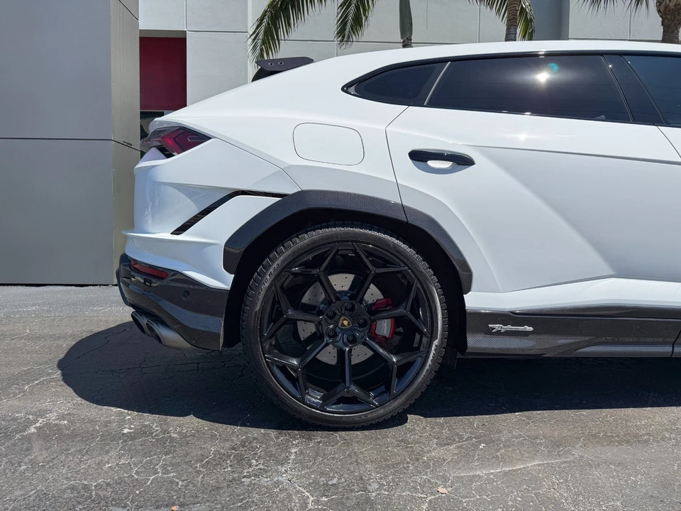 2023 Lamborghini Urus Performante - Image 9 of 31