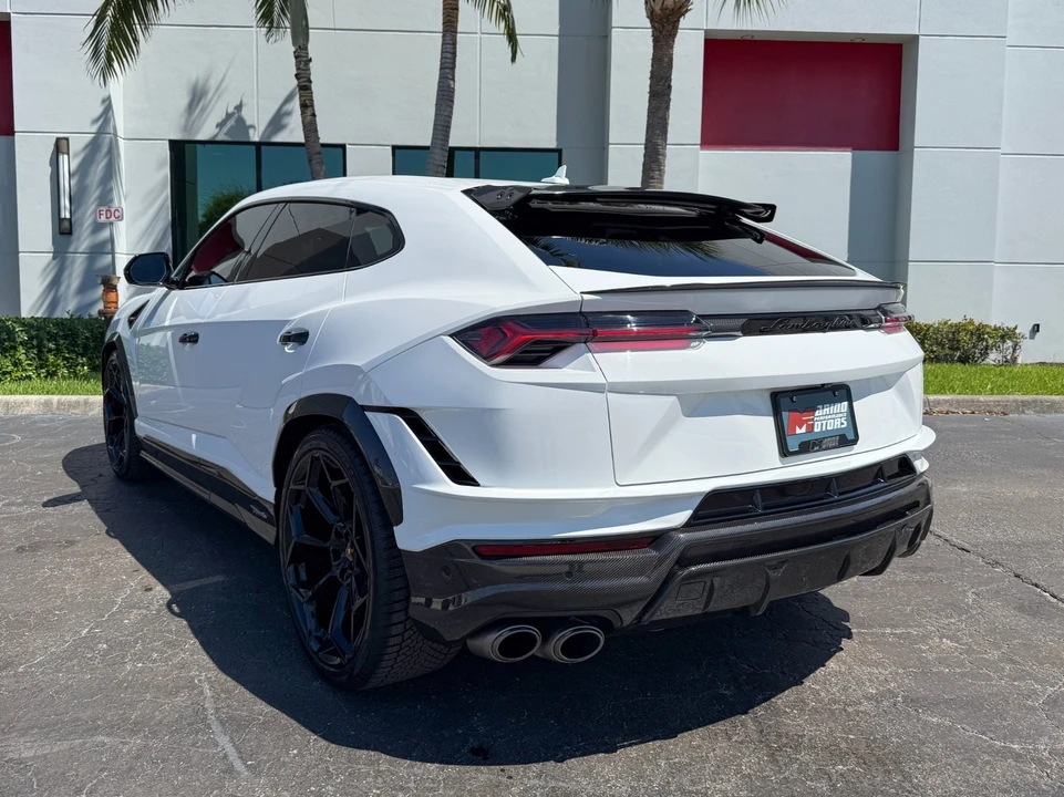 2023 Lamborghini Urus Performante - Image 14 of 21