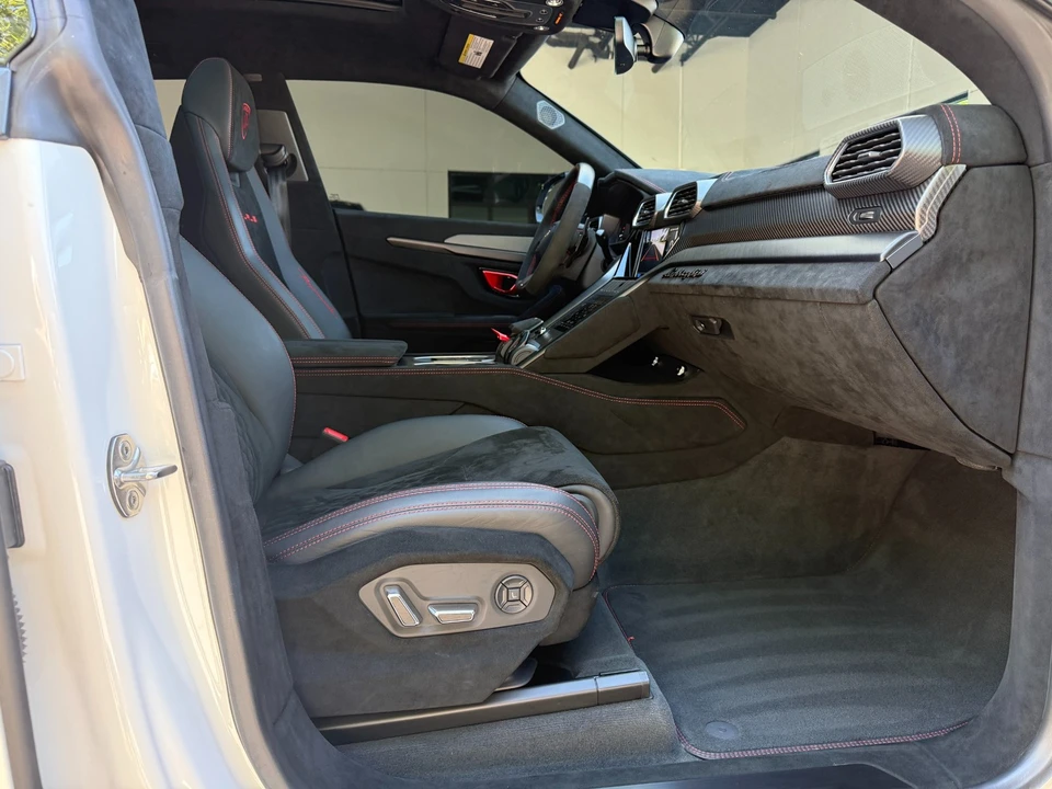 2023 Lamborghini Urus Performante - Image 20 of 21