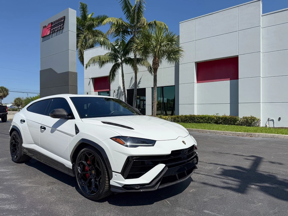 2023 Lamborghini Urus Performante - Image 19 of 21