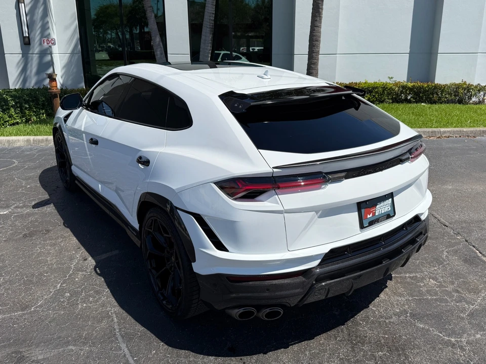2023 Lamborghini Urus Performante - Image 16 of 31