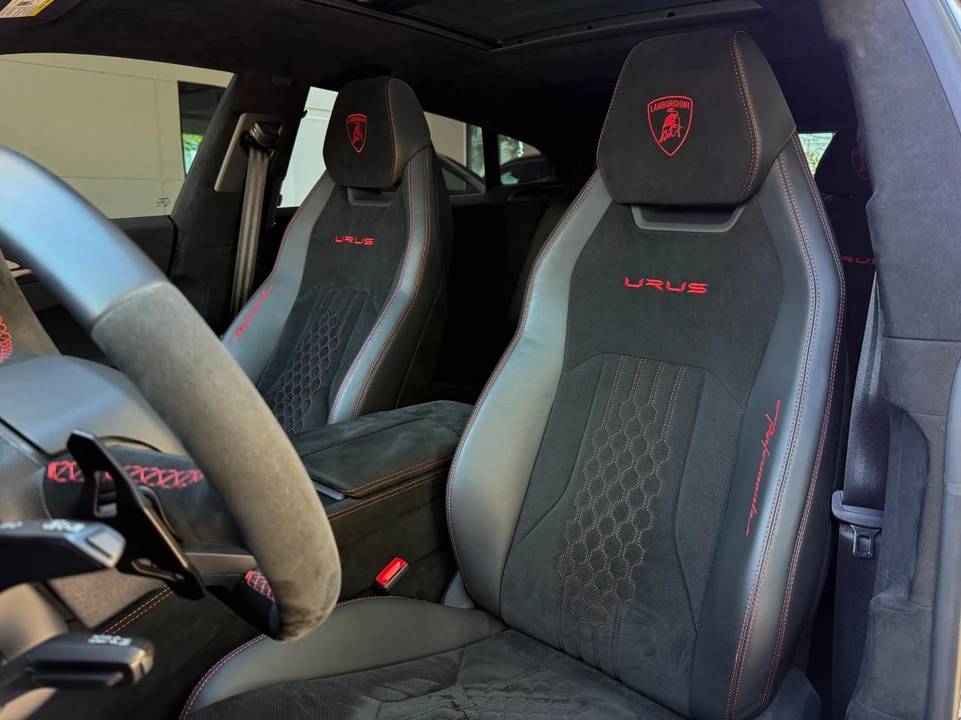 2023 Lamborghini Urus Performante - Image 28 of 31