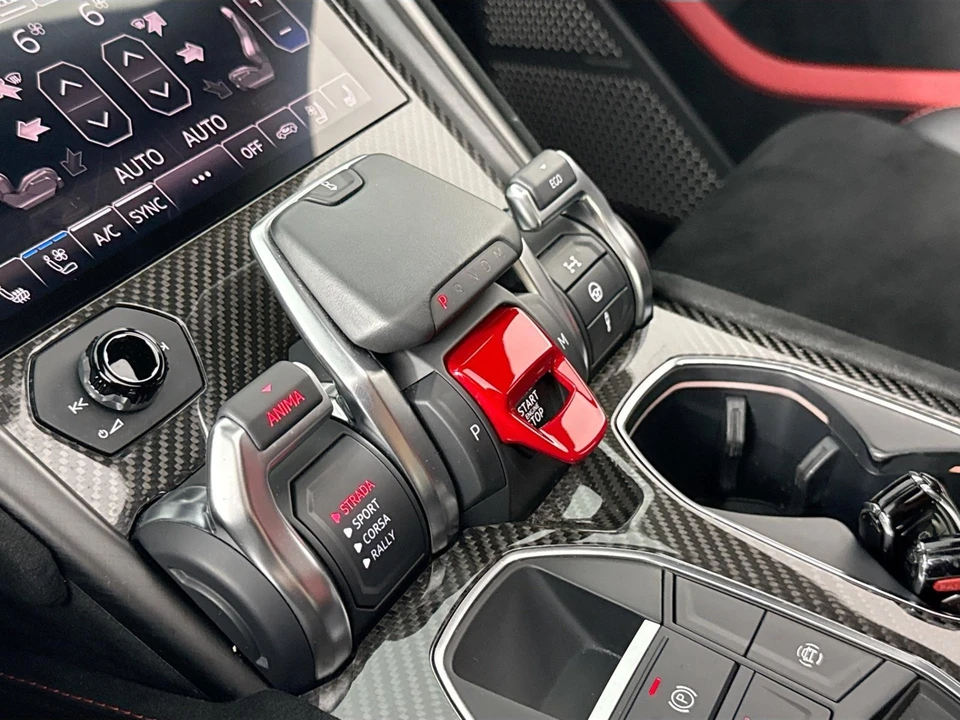 2023 Lamborghini Urus Performante - Image 19 of 31
