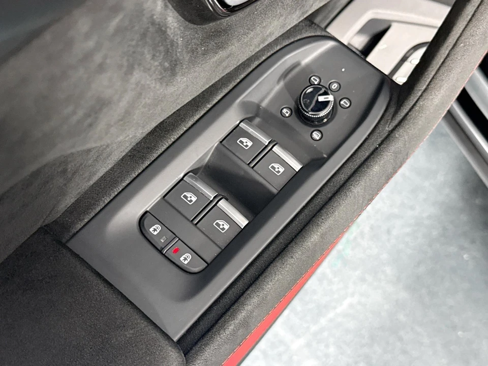 2023 Lamborghini Urus Performante - Image 22 of 31