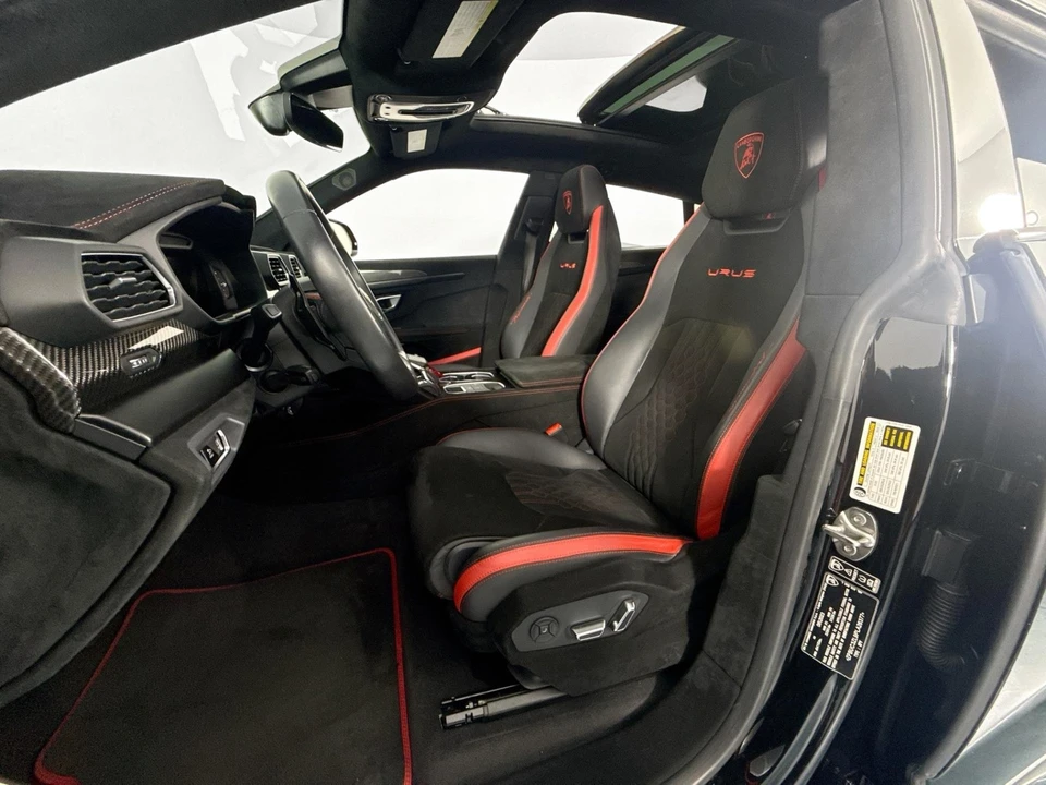 2023 Lamborghini Urus Performante - Image 11 of 31
