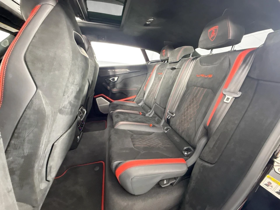 2023 Lamborghini Urus Performante - Image 24 of 31