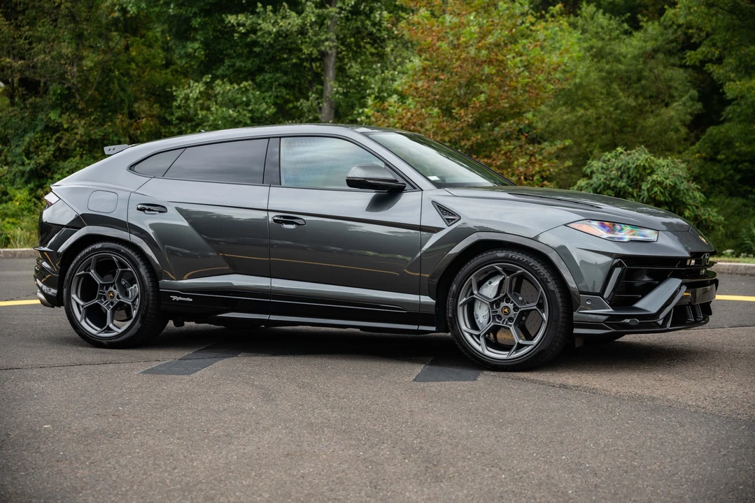 2023 Lamborghini Urus Performante - Image 10 of 31