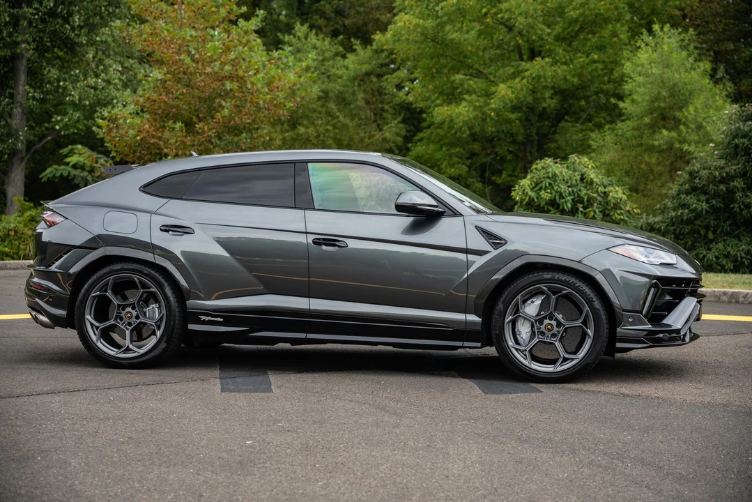 2023 Lamborghini Urus Performante - Image 11 of 31