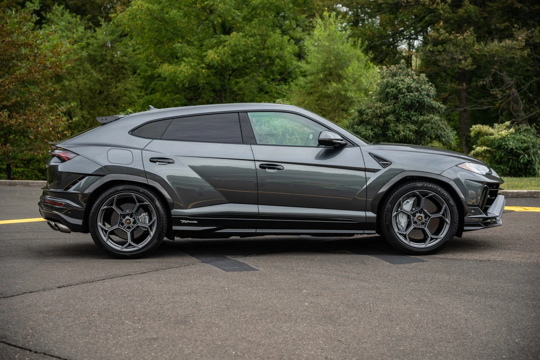 2023 Lamborghini Urus Performante - Image 12 of 31