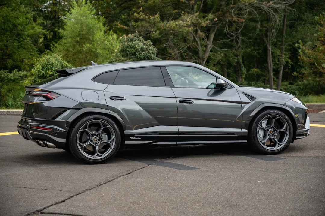 2023 Lamborghini Urus Performante - Image 13 of 31