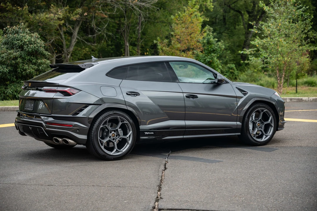 2023 Lamborghini Urus Performante - Image 14 of 31