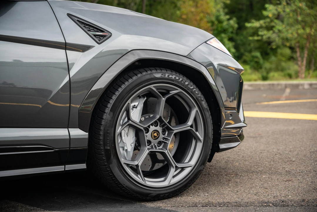 2023 Lamborghini Urus Performante - Image 28 of 31