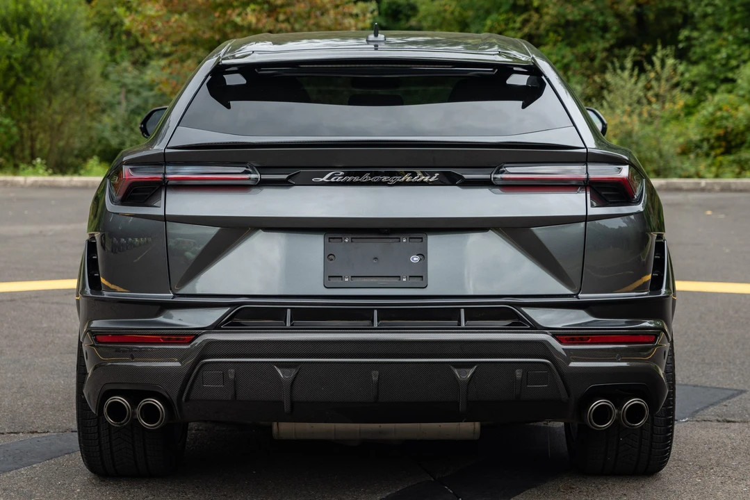 2023 Lamborghini Urus Performante - Image 15 of 31
