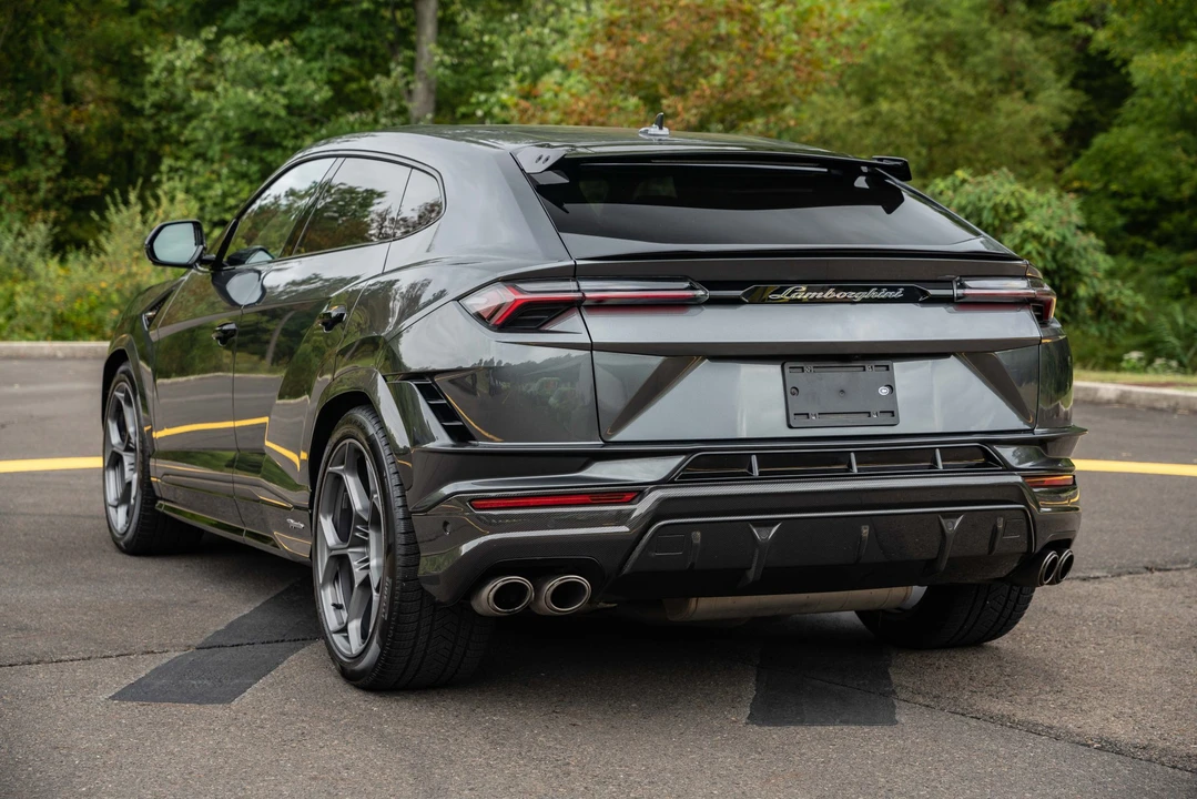 2023 Lamborghini Urus Performante - Image 16 of 31