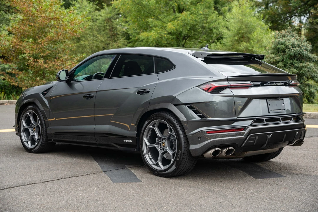2023 Lamborghini Urus Performante - Image 17 of 31