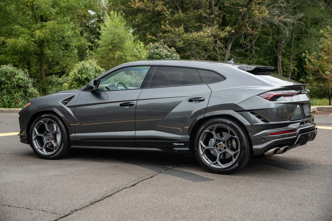 2023 Lamborghini Urus Performante - Image 18 of 31