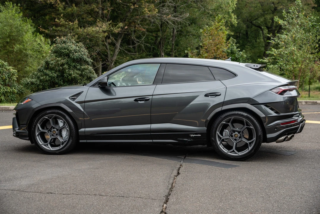 2023 Lamborghini Urus Performante - Image 19 of 31