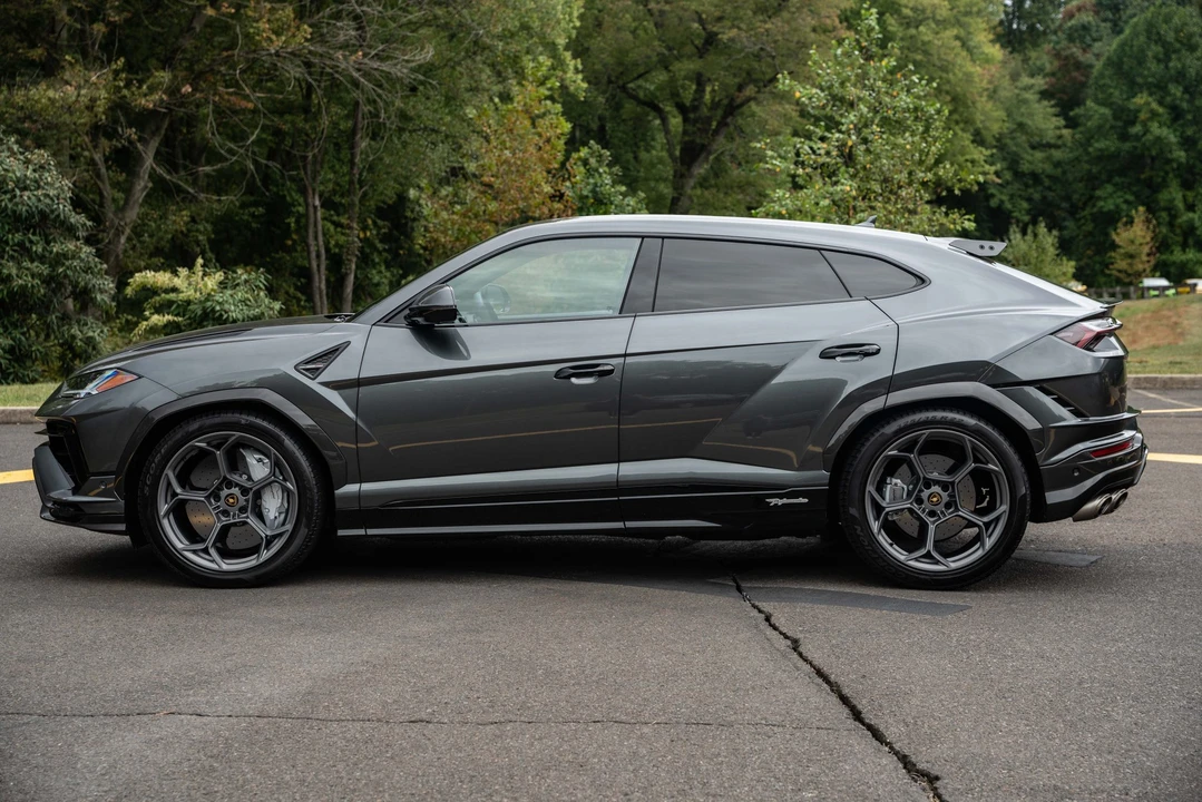 2023 Lamborghini Urus Performante - Image 21 of 31