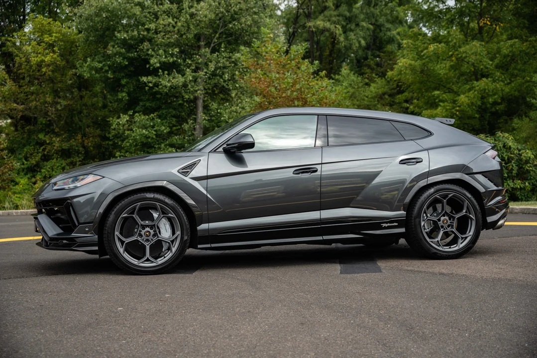 2023 Lamborghini Urus Performante - Image 2 of 31