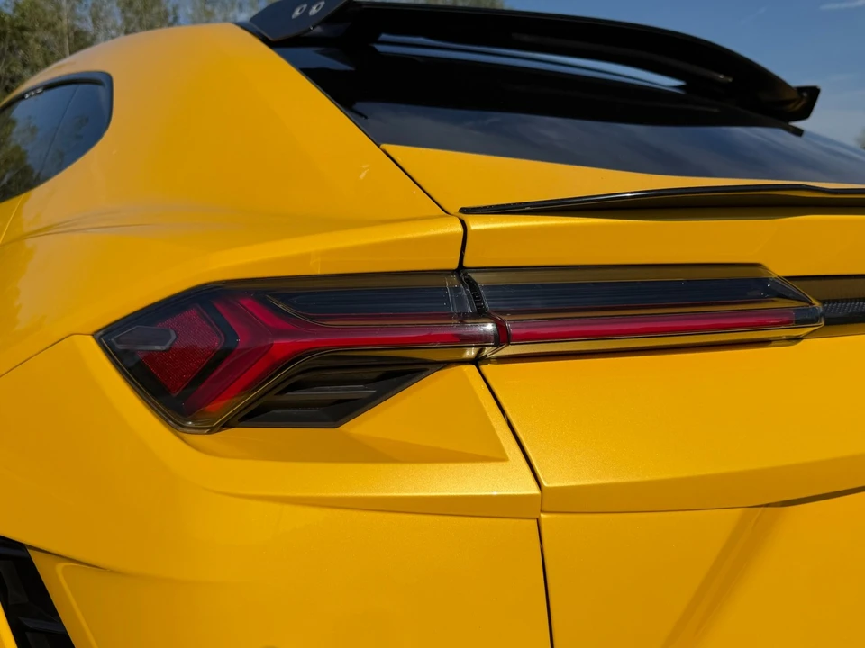 2023 Lamborghini Urus Performante - Image 28 of 31