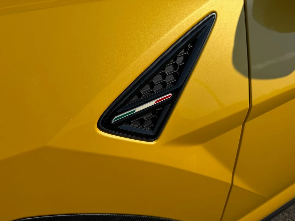 2023 Lamborghini Urus Performante - Image 22 of 31