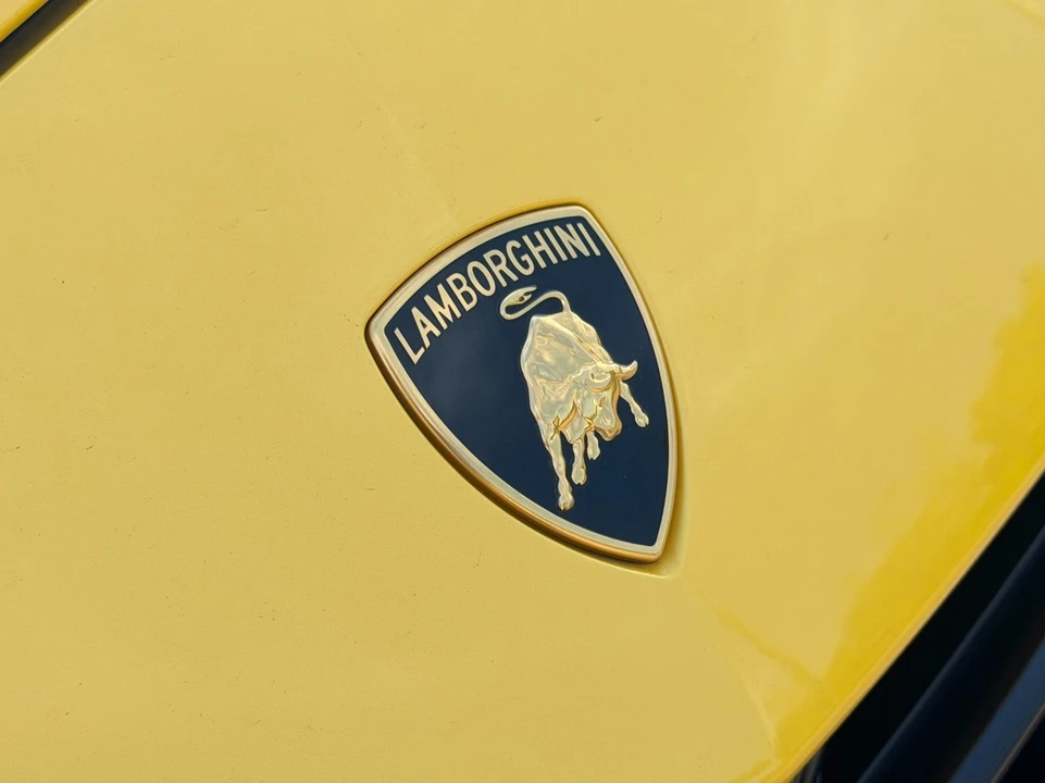 2023 Lamborghini Urus Performante - Image 24 of 31