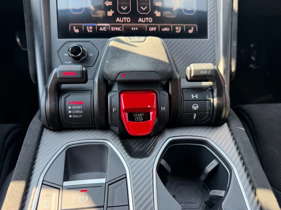 2023 Lamborghini Urus Performante - Image 17 of 31
