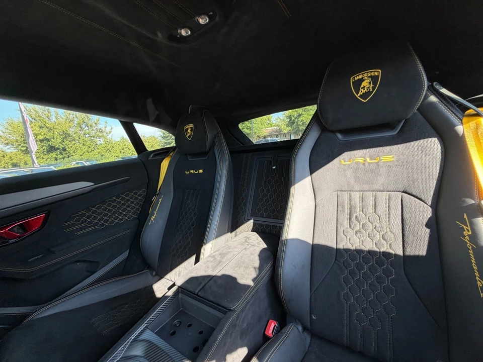 2023 Lamborghini Urus Performante - Image 15 of 31
