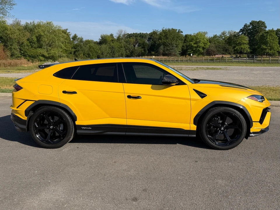 2023 Lamborghini Urus Performante - Image 7 of 31