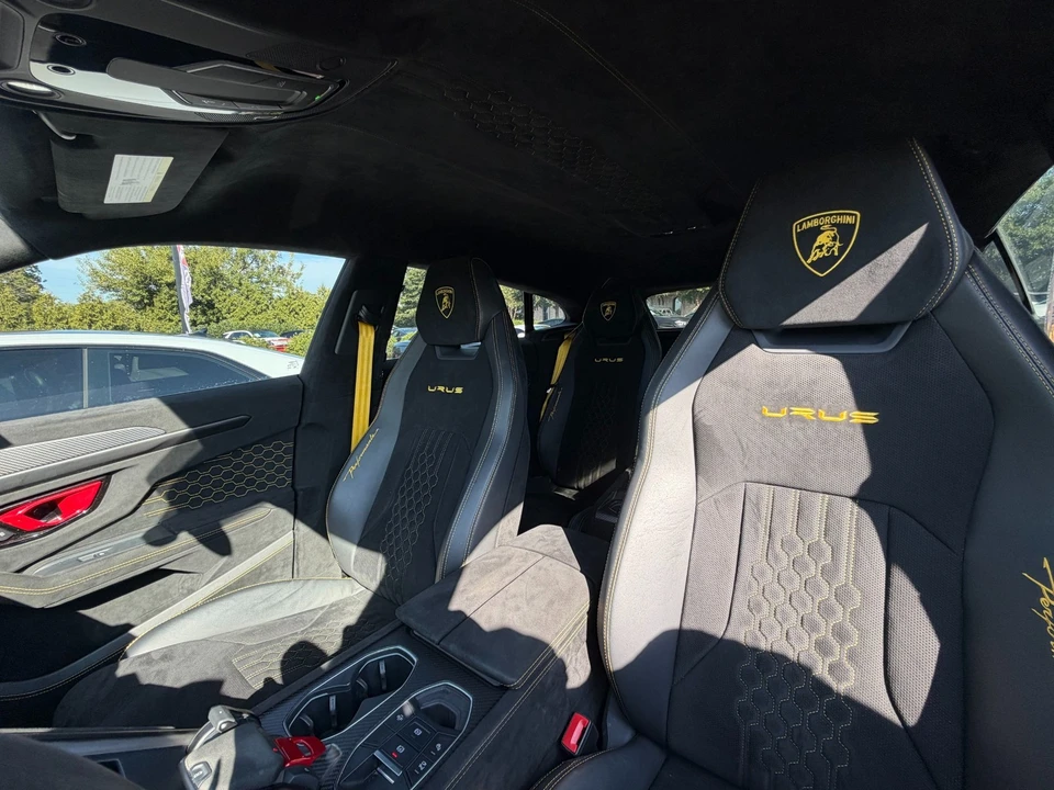 2023 Lamborghini Urus Performante - Image 12 of 31