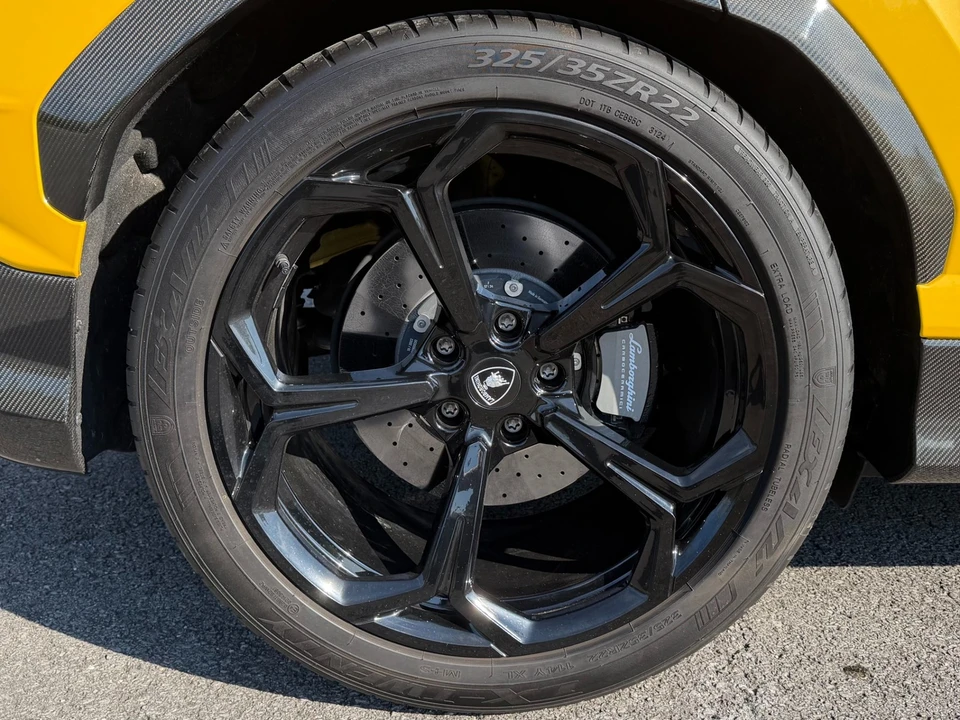 2023 Lamborghini Urus Performante - Image 10 of 31