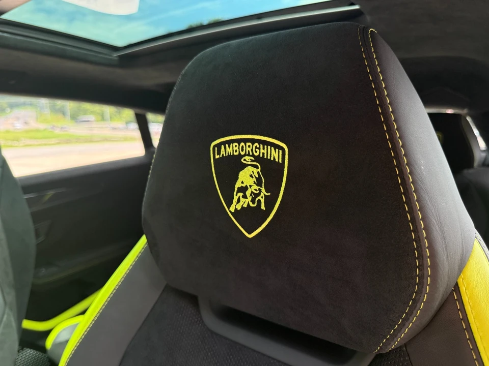 2023 Lamborghini Urus Performante - Image 14 of 31