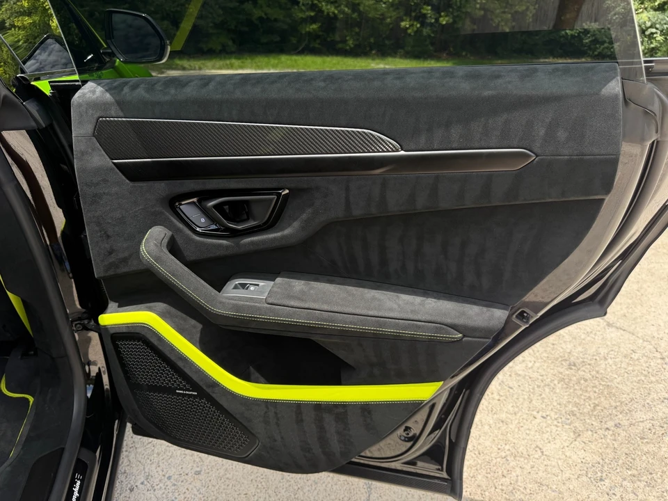 2023 Lamborghini Urus Performante - Image 28 of 31