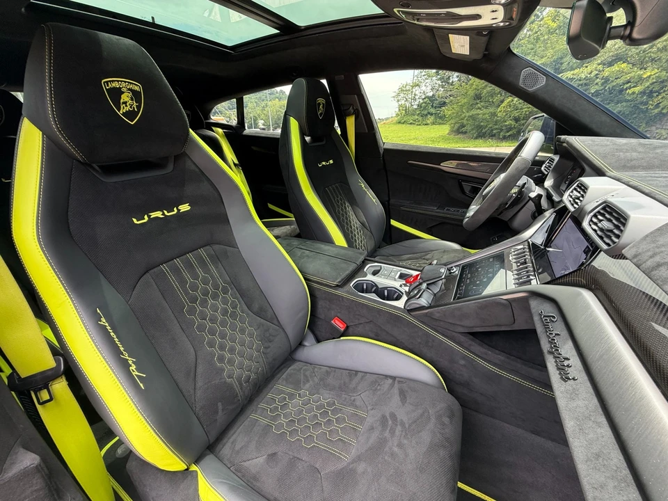 2023 Lamborghini Urus Performante - Image 26 of 31